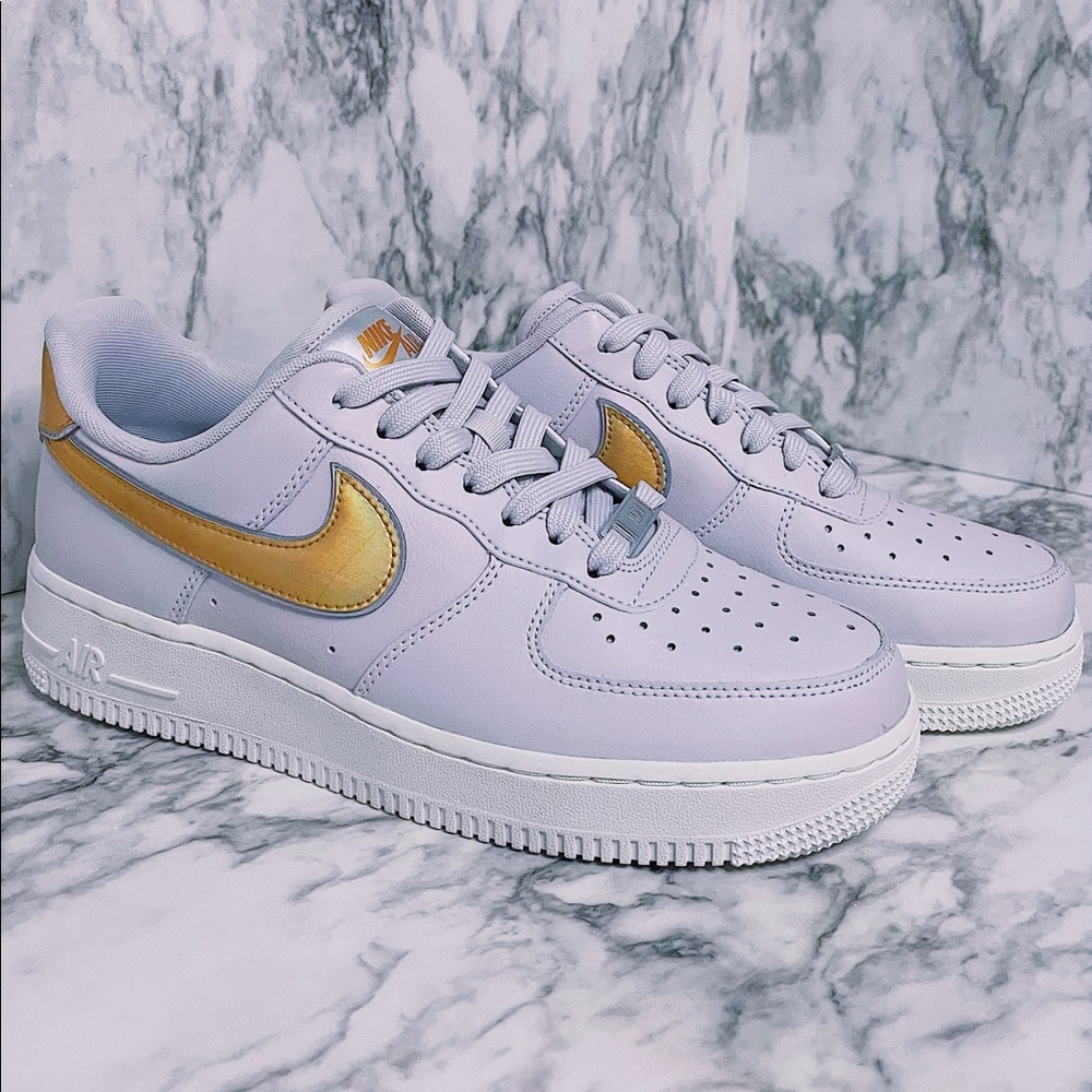 Women’s Air Force 1 ‘Metallic Gold’ Size 8